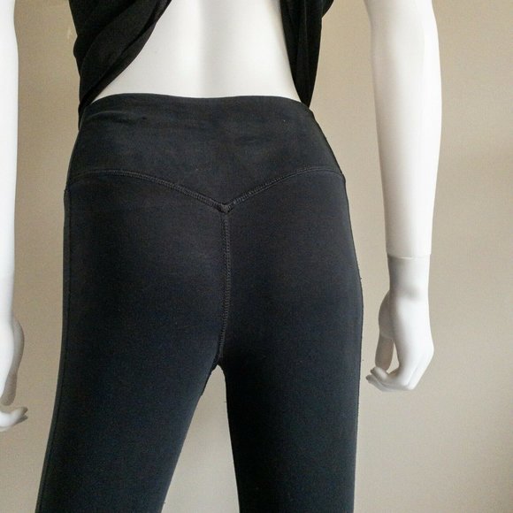 Nike Mini Swoosh Capri Cropped Leggings - Picture 3 of 9